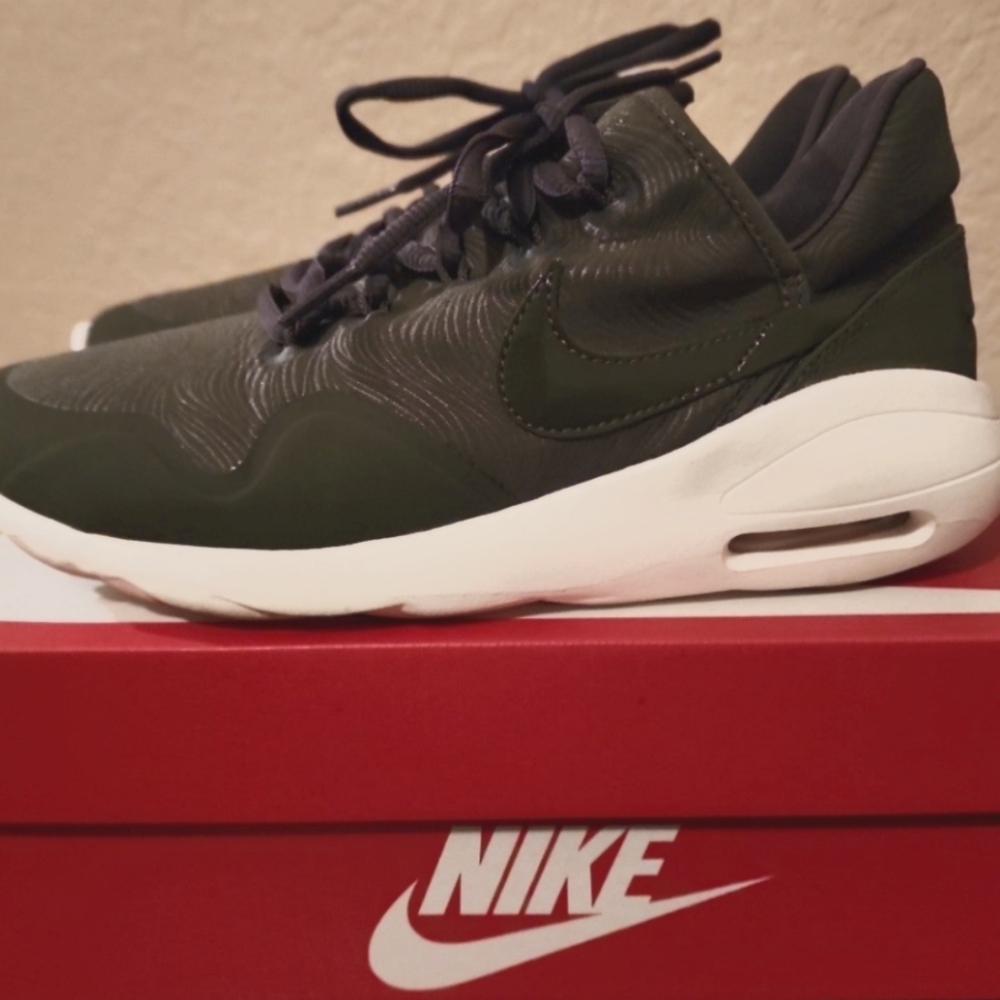 Nike Green Sneakers with Air Cushioning and Modern Design